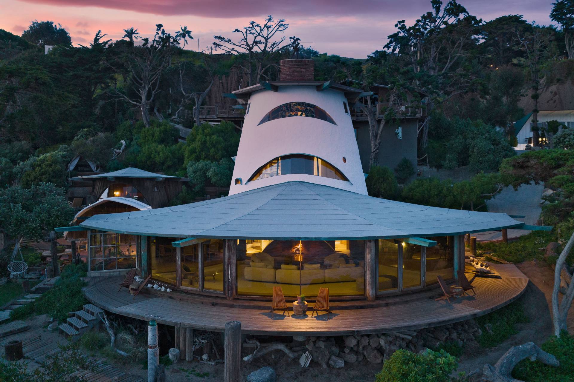 California’s Surfer Architect: His Sandcastle Home | Top Ten Real 