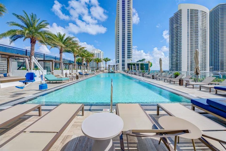 Hyde Beach House 16