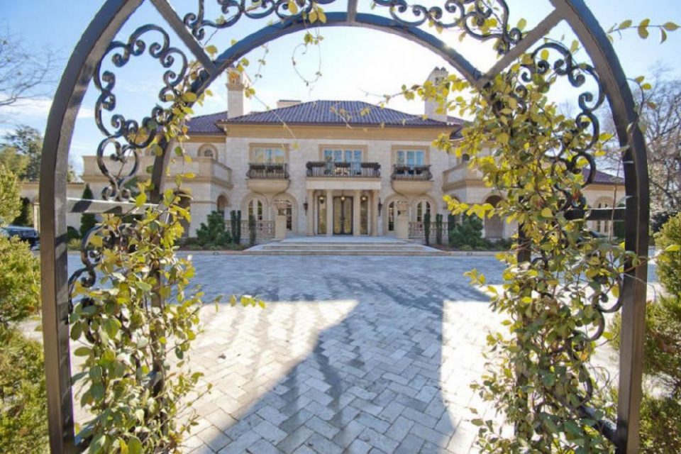 An Atlanta Estate with 7 Kitchens!