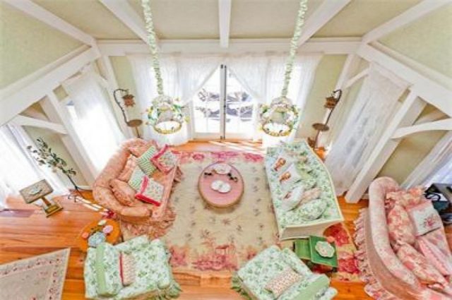 Kirstie Alley’s Pretty House in Maine!
