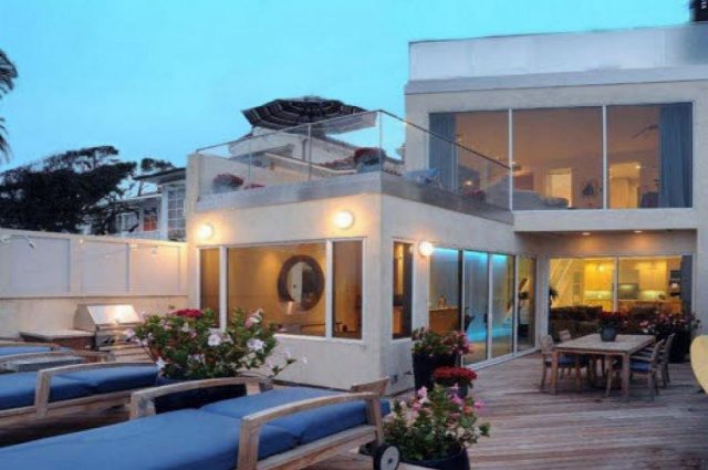 Jim Carrey’s Beachfront Home!