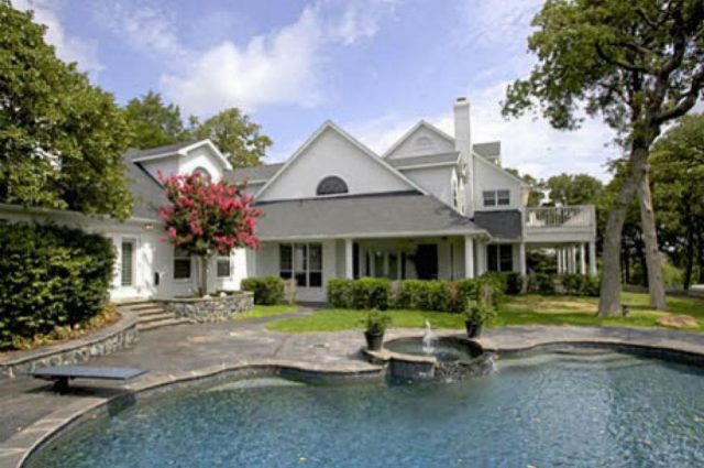 Kelly Clarkson’s Hometown Home!