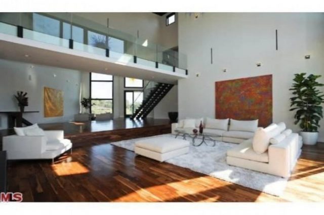 Rihannas “Umbrella” Home Back on the Market!