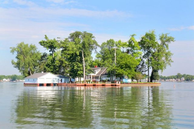 Dave’s Wendy’s Lake House!