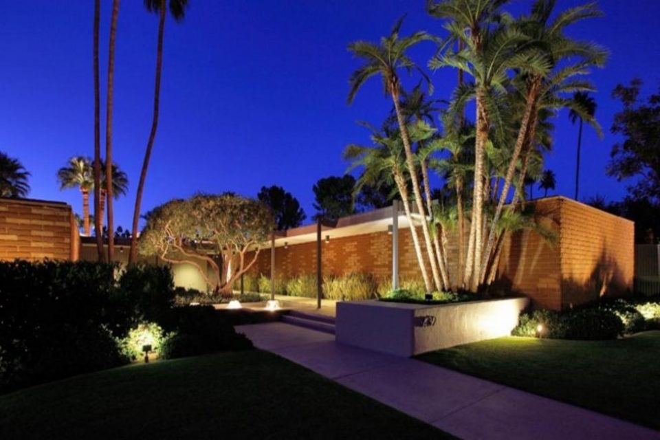 DiCaprio Buys Dinah’s Palm Springs Contemporary!