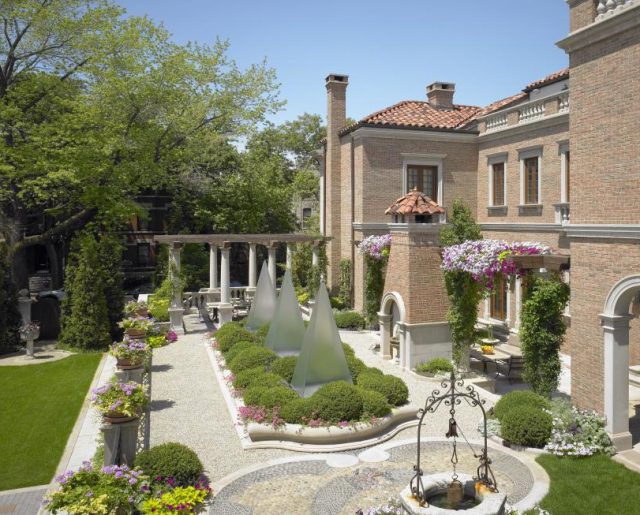 Elegant Lincoln Park Mansion!