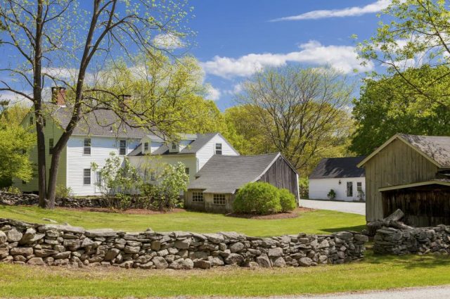 Renee Zellweger’s Connecticut Farmhouse!