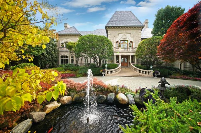 Upscale Auction In Detroit Suburbs!
