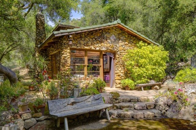 Daryl Hannah’s Whimsical Malibu Compound!