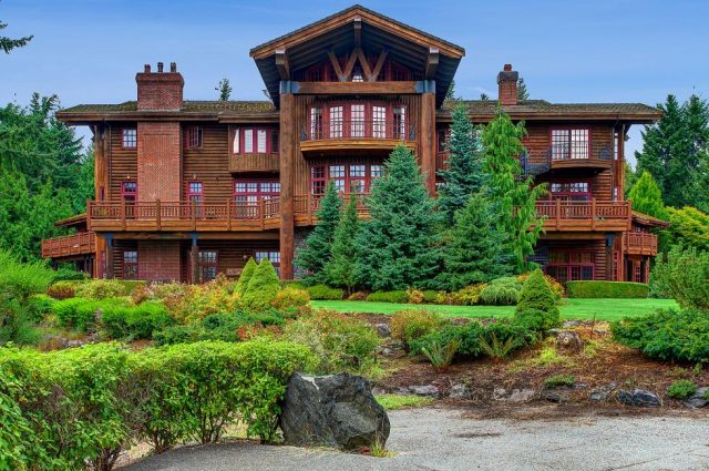 Colorful Fidalgo Island Compound!