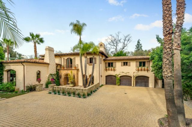 Miley Cyrus’ Tuscan Mansion!