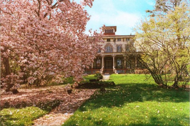 New York’s Favorite Photographer’s Mansion!