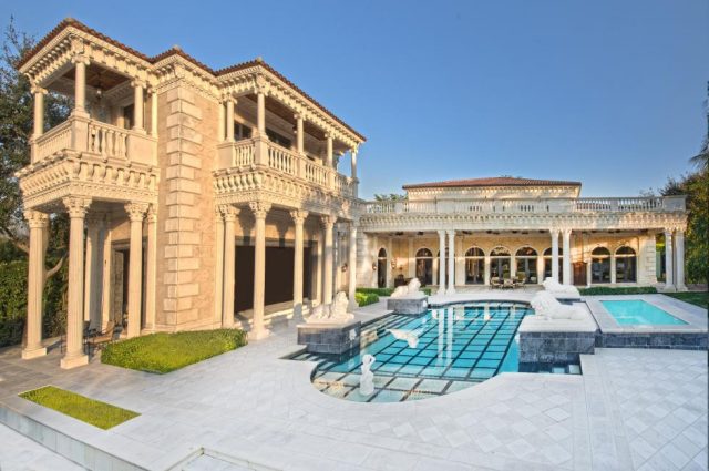 Palazzo Grande Mansion!