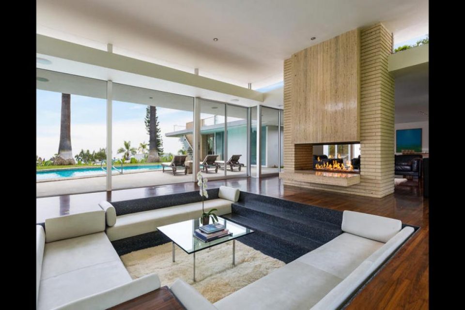 isHoward Hughes’ 1960 Beverly Hills House!