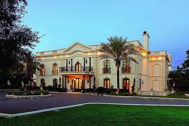 Houston’s Palace With a Party Past!
