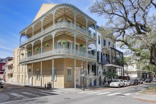 French Quarter 1834 Mansion!