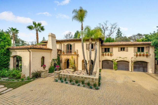 Miley Cyrus’s Tuscan Mansion!