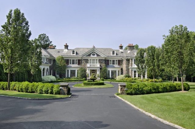Chappaqua Neighbors Include the Clintons & Cuomos!