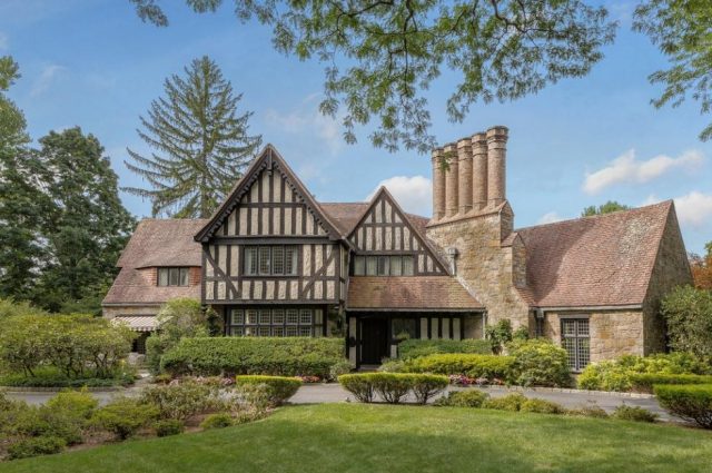 Classic 1928 Chimney Tudor!
