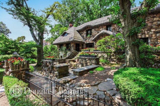 New York’s Gingerbread House!