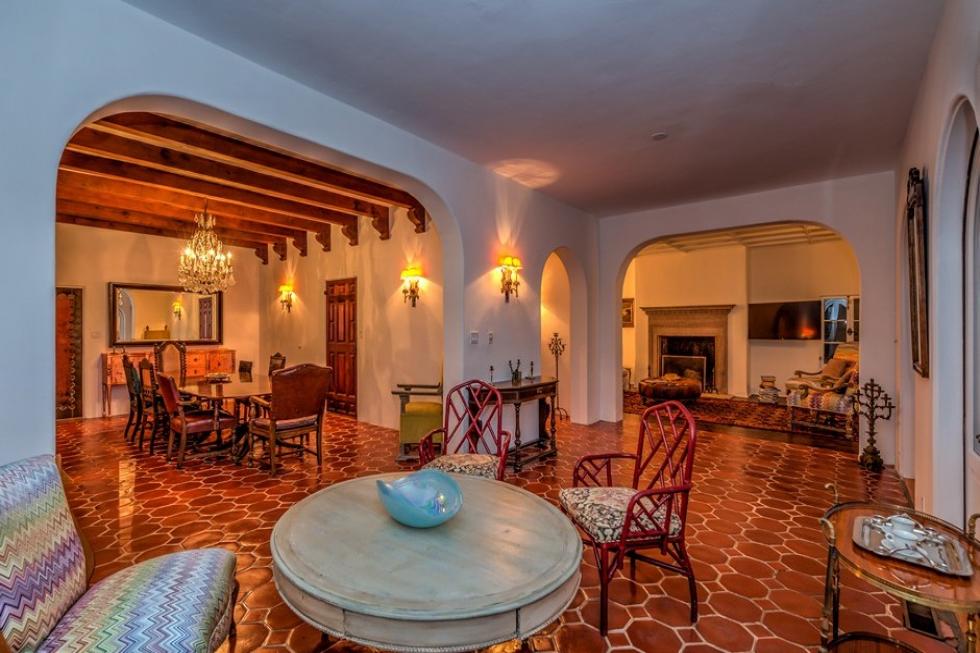 Santa Monica Bay Beach Home Has Ties To Silent Movie Era! | Top Ten