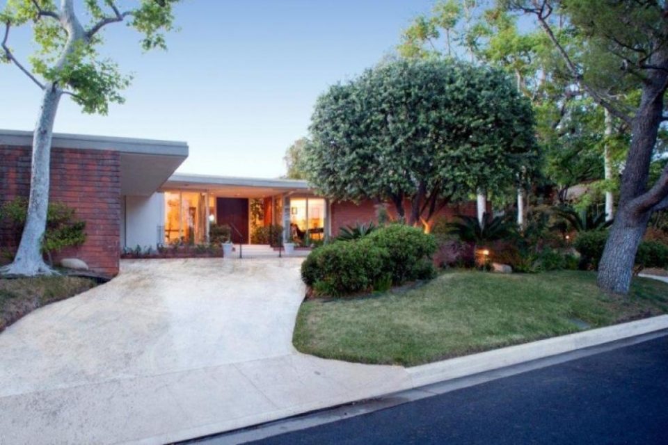 Classic Beverly Hills Mid-Century Modern!