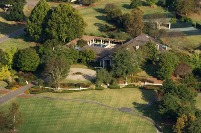 Kenny Rogers Sang Love Songs & Flipped Fabulous Mansions