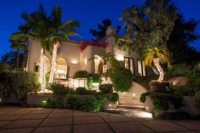 Cher’s 1970’s Beverly Hills Mansion!