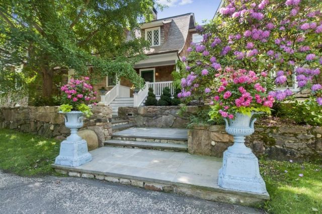Christie Brinkley’s Hamptons Home & Observation Tower!