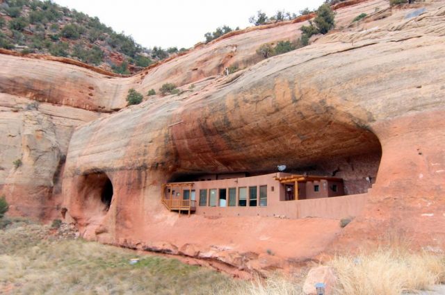 Utah Cliff House Auction!