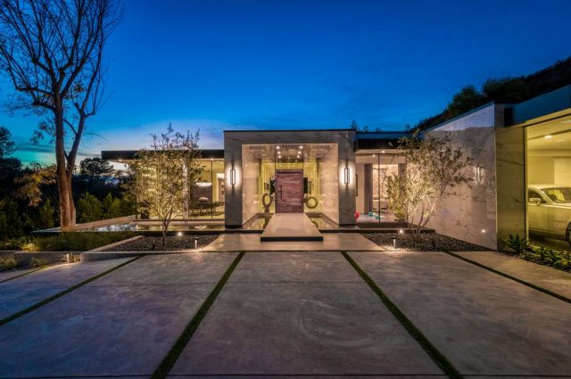 Dino’s LA Pad Cooler Than Ever!