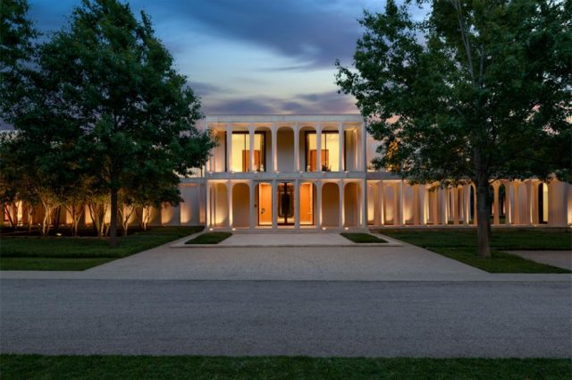 A Texas Philip Johnson Mansion!