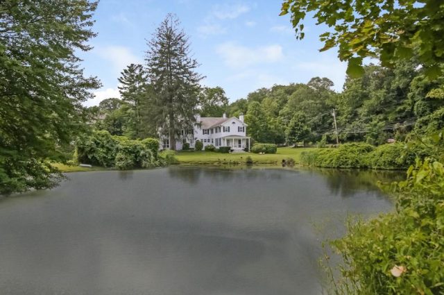 New York Home Has Ties to Mary Todd Lincoln & Hollywood!