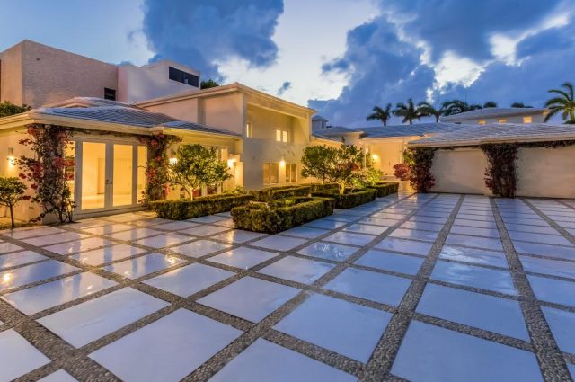 Shakira’s Miami Beach Contemporary Home!