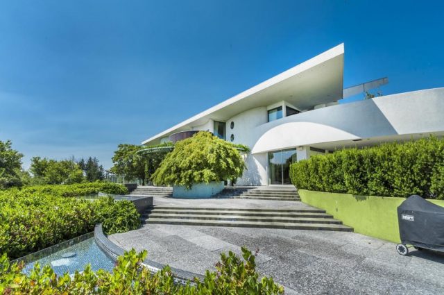 De Beers Diamond Heiress Mansion!