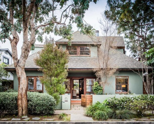 Tour the ‘Cheers’ TV Executive Producer’s Home!