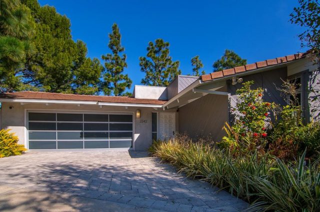 ‘Sex and the City’ Charlotte York’s Brentwood Home!