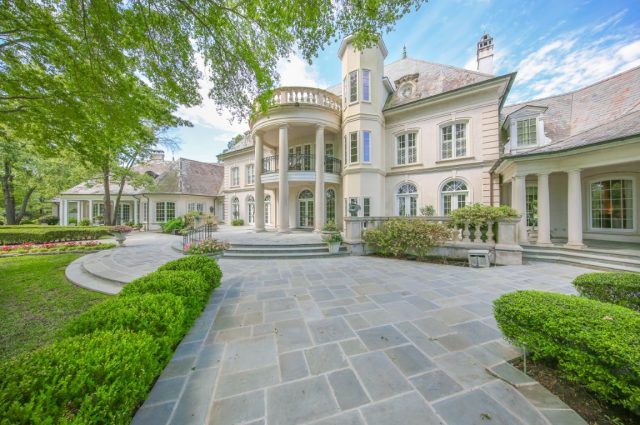 Texas Pilgrim Chicken Mansion Going To Auction!