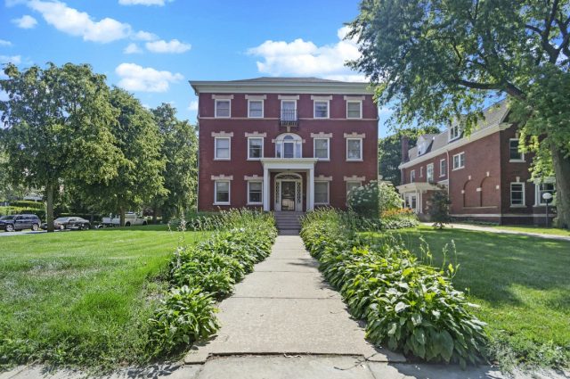 Bremner Biscuit Mansion – Obama’s Neighbor!