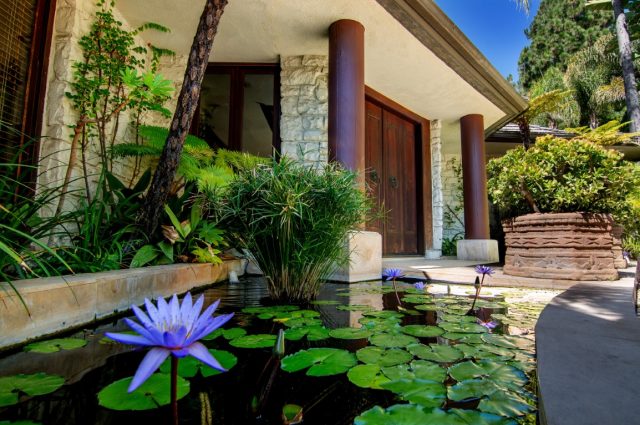 America’s Favorite Baby-Boomer Model: Cheryl Tiegs’ Beautiful Home!