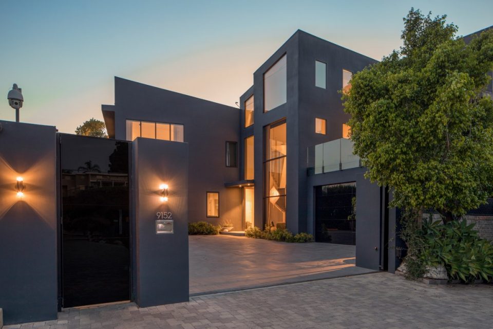 John Legend & Chrissy Teigen’s Stylish Beverly Hills Home!