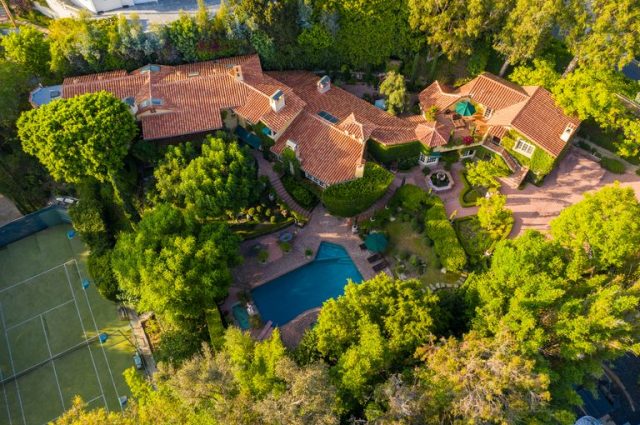 Priscilla Presley’s Beverly Hills Villa!