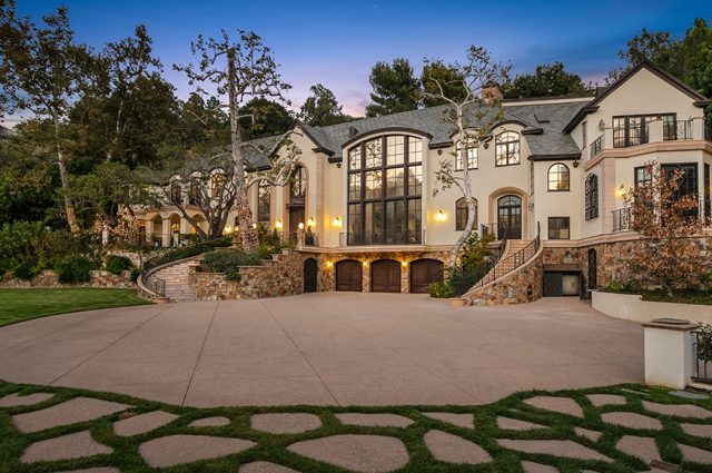 Top 10 Celebrity Spectacular Homes Top Ten Real Estate Deals   2 20 640x425 