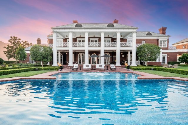 A California Mansion So Nice, Wayne Gretzky Bought It Twice!