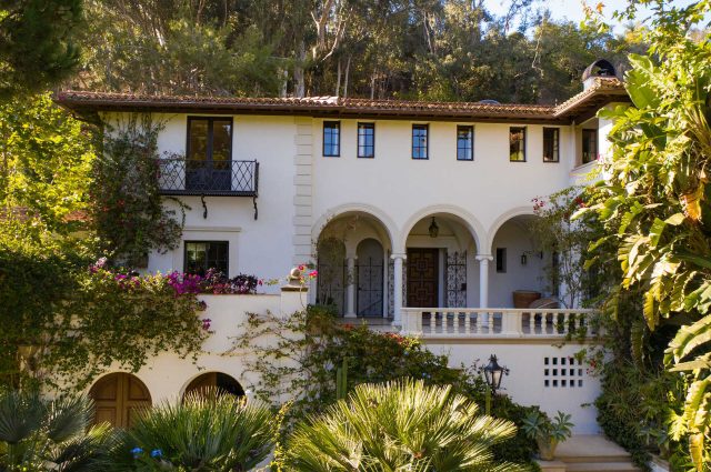 $50 Million Mansion Once Home To Fleetwood Mac – Built In 1932 & Includes Secret Speakeasy!