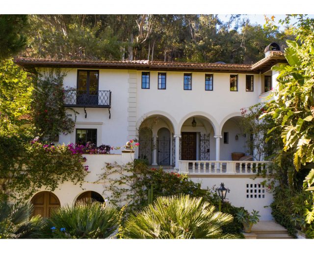 $50 Million Mansion Once Home To Fleetwood Mac – Built In 1932 & Includes Secret Speakeasy!