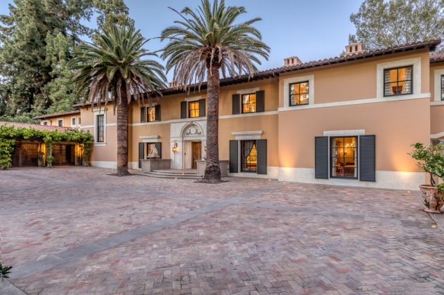 ‘Real Housewives’ Erika Jayne Selling Her Pasadena Mansion!