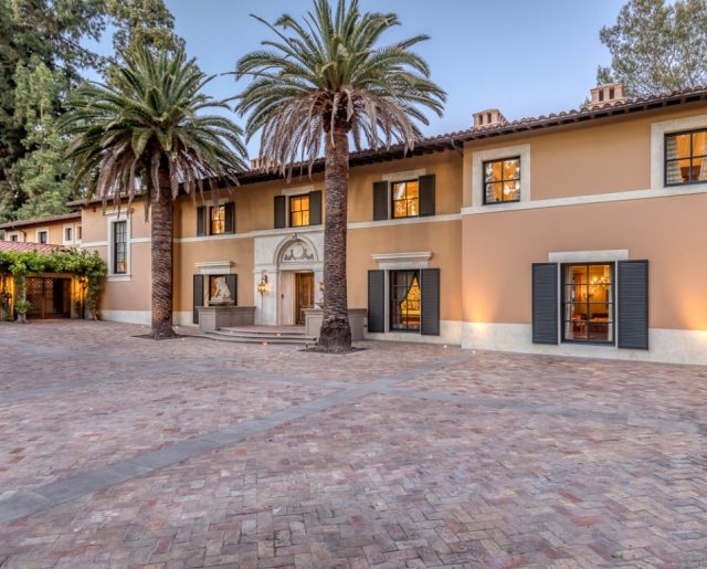 ‘Real Housewives’ Erika Jayne Selling Her Pasadena Mansion!