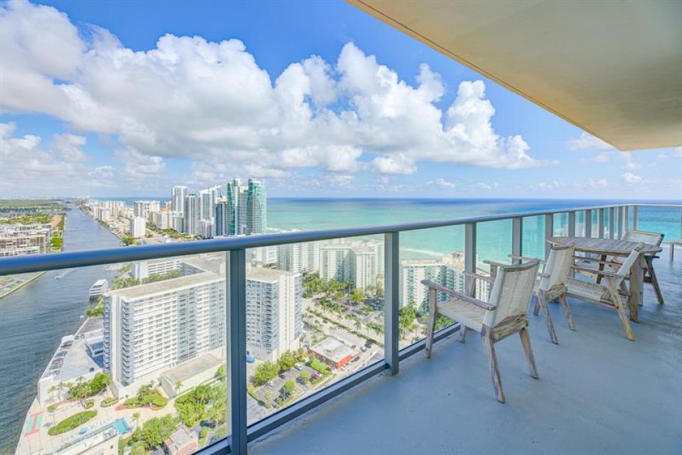 Hyde Beach House 11