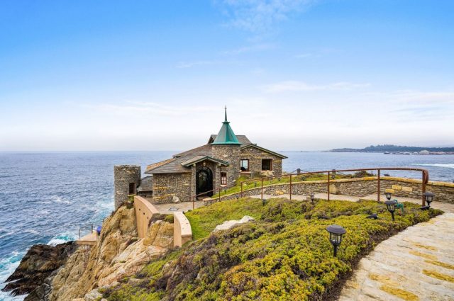 Two California Stars: Kim Novak & Her Carmel Cliff House!